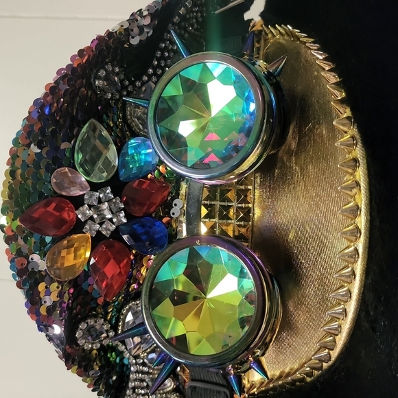 Rave hat